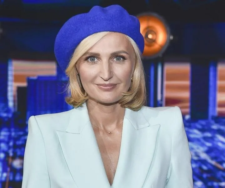 Czekam na wiatr co rozgoni - pełne słowa i głęboka analiza tekstu piosenki