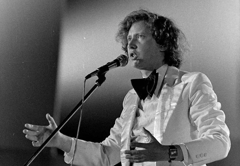 Emocjonalna podróż w tekstach piosenki dni których nie znamy Marka Grechuty