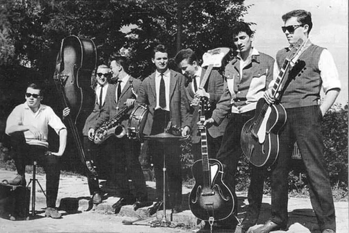 Kto zaśpiewał hit „Ty mnie miła ratuj”? Odkryj jego tajemnicę!