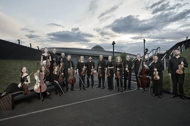 Orkiestra na scenie: Co musisz wiedzieć o jej miejscu podczas koncertu?
